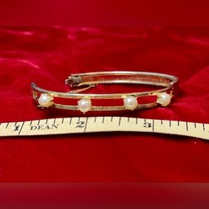 Vintage  Victorian Revival Prong Set
Pearl Gold Tone Hinged Bangle
Bracelet Used
